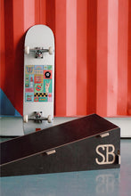 Cargar imagen en el visor de la galería, Kit SB Kids Ramp + Skateboard Tricks Completo
